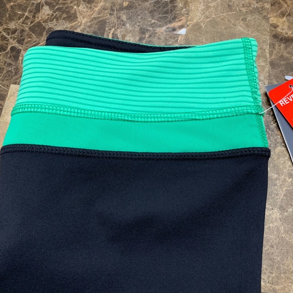 Kirkland Signature Capri Pant Size Small - Picture 5 of 8